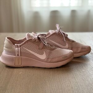 Nike Women’s Size 8 Pink Running Sneakers Nike Flex Experience Run Lightweight